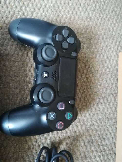 PS4 500GB SLIM CONSOLE + 1 CONTROLLER + 2 GAMES (LIKE NEW)